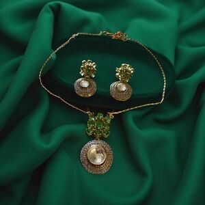 Elegant Gold and Green Jewelry Set